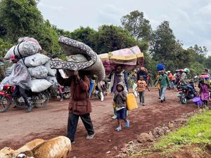 Potret Warga Sipil Kongo Melarikan Diri Gegara Konflik