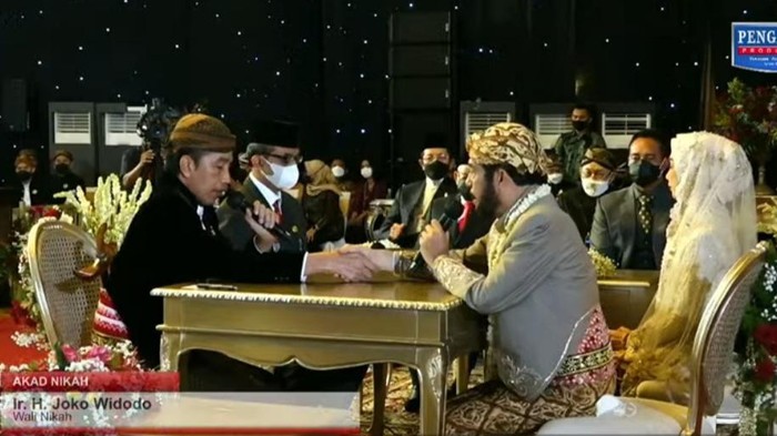 Presiden Jokowi nikahkan adik kandungnya, Idayati, dengan Ketua MK Anwar Usman, Solo, Kamis (26/5/2022).