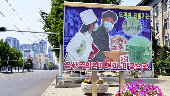 Empty street in seen in front of Pyongyang station, amid growing fears over the spread of coronavirus disease (COVID-19), in Pyongyang, North Korea, in this photo released by Kyodo on May 23, 2022. Kyodo via REUTERS ATTENTION EDITORS - THIS IMAGE WAS PROVIDED BY A THIRD PARTY. MANDATORY CREDIT. JAPAN OUT. NO COMMERCIAL OR EDITORIAL SALES IN JAPAN.
