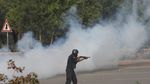 Ricuh! Massa Pendukung Imran Khan Bentrok dengan Polisi Pakistan