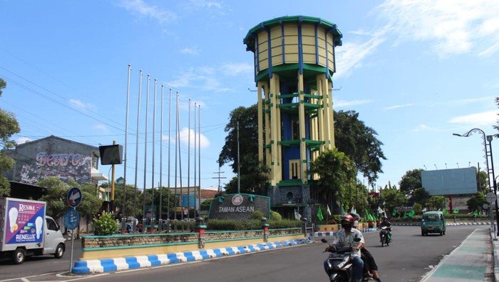 Sejarah Ringin Contong, Landmark Kabupaten Jombang