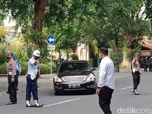 Jelang Akad Nikah Ketua MK-Adik Jokowi, Sejumlah Tamu Mulai Berdatangan