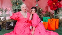 Potret Tasya Farasya dan Tasyi yang berhijab dan dikenal sebagai food vlogger.  Foto: dok. Instagram/@tasyafarasya