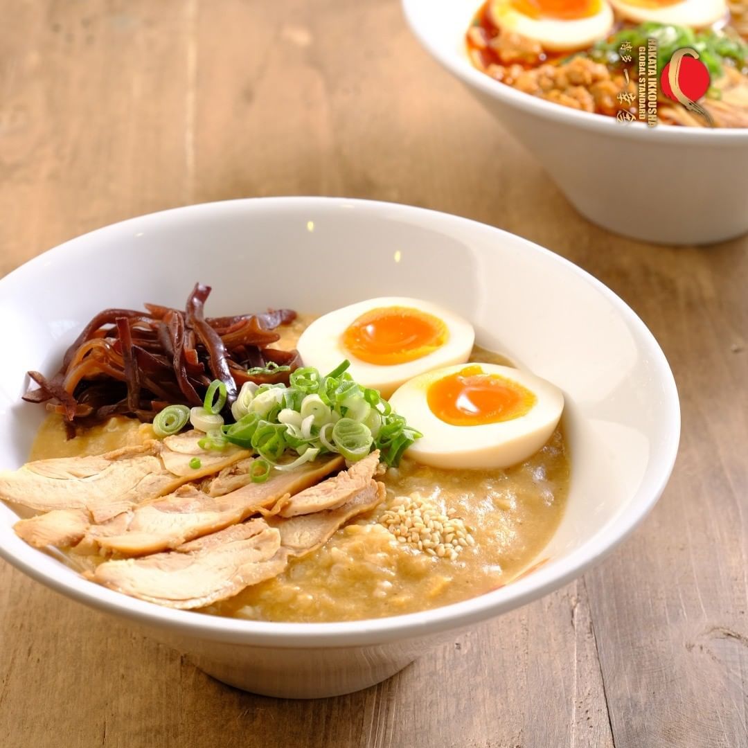 Tempat makan ramen babi