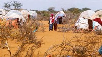 Somalia telah mengalami banyak masalah dalam beberapa dekade terakhir. Pertumbuhan penduduk yang cepat, telah memberikan tekanan pada tingkat kesehatan yang buruk dan ketidakstabilan di negara ini. Konflik internal yang berkepanjangan, keterbelakangan, penurunan ekonomi, kemiskinan, ketidaksetaraan sosial dan gender, dan banyak lagi. REUTERS/FEISAL OMAR