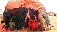 Sebagian besar pengungsi anak wanita dan anak-anak.