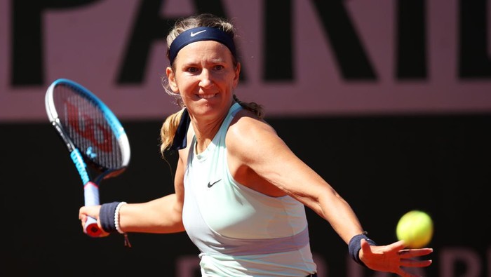 PARIS, FRANCE - MAY 25: Victoria Azarenka of Belarus plays a forehand against Andrea Petkovic of Germany during the Womens Singles Round 2 on Day Four of The 2022 French Open at Roland Garros on May 25, 2022 in Paris, France. (Photo by Adam Pretty/Getty Images)