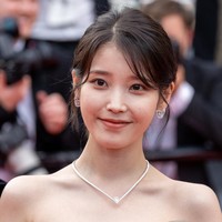 Meskipun terlihat sederhana, kalung berlian IU terbuat dari emas putih 18 karat yang bertatahkan sekitar 180 berlian. Kalung Joséphine Aigrette keluaran Chaumet itu juga memiliki batu berlian berbentuk pir 1,5 hingga 1,7 karat pada bagian tengahnya. Foto: FilmMagic/Marc Piasecki