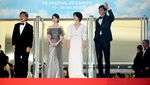 IU Anggun saat Tampil Perdana di Festival Film Cannes 2022