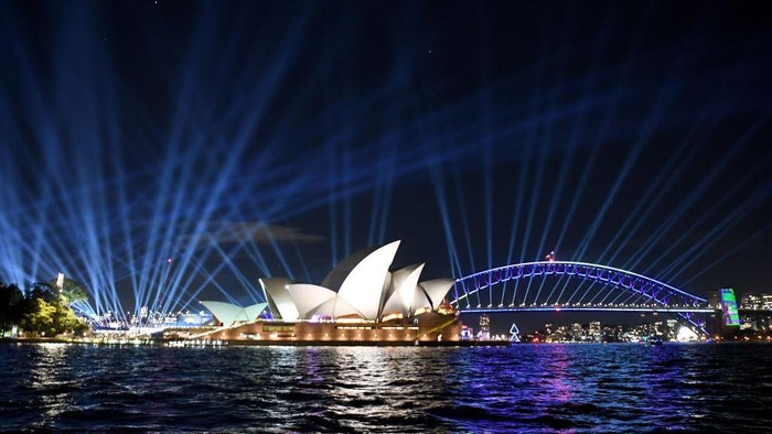 SYDNEY, AUSTRALIA - MAY 27: Light installations near the Sydney Harbour Bridge for the opening of the Vivid Sydney festival on May 27, 2022 in Sydney, Australia. The annual Vivid Sydney festival has officially started, transforming the famous Harbour City into an illuminating fusion of creativity, innovation and technology. Celebrating the essence of Sydney, including its First Nations culture, diversity, beauty, resilience, and vibrant creative community, more than 200 events will be staged throughout Sydney and its surrounds during what is Australias largest event from Friday 27 May to Saturday 18 June. Highlights of the 23-day festival include an 8-kilometre continuous Light Walk stretching from Sydney Opera House to Central Station and the Southern Hemispheres largest-ever drone show from Paramount+. (Photo by James D. Morgan/Getty Images for Destination New South Wales)