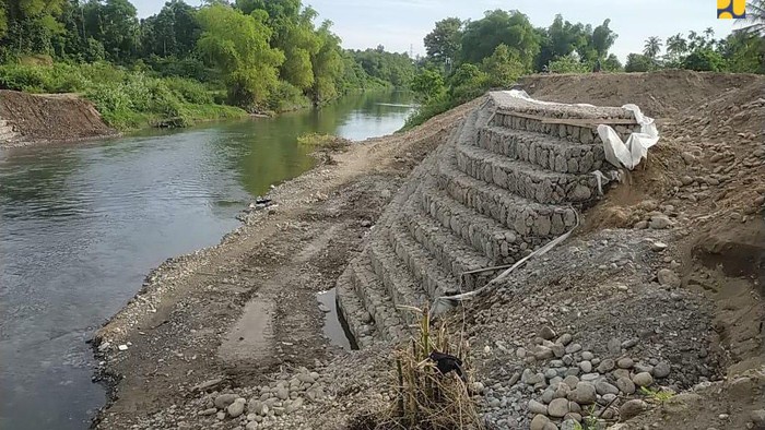 Kementerian PUPR memulai pembangunan 4 jembatan gantung sepanjang 384 meter untuk meningkatkan konektivitas antar desa di Provinsi Aceh.