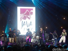 Aksi Maliq & Dessentials Goyang Panggung Java Jazz Festival 2022