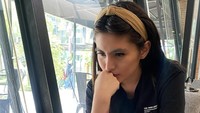 Sebelum melangkah ke pelaminan, dia mengaku pernikahan itu nyaris batal. (Foto: dok. Instagram @angelalee87)  