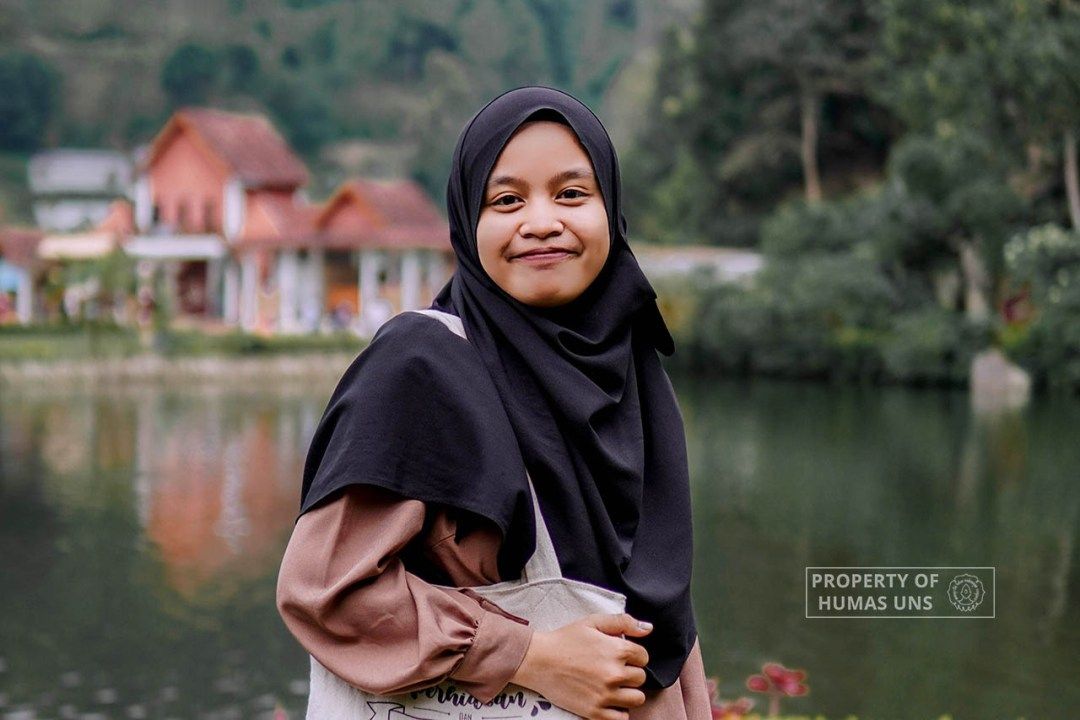 Ariva Syiva'a, seorang mahasiswa UNS penggagas program belajar bahasa jawa