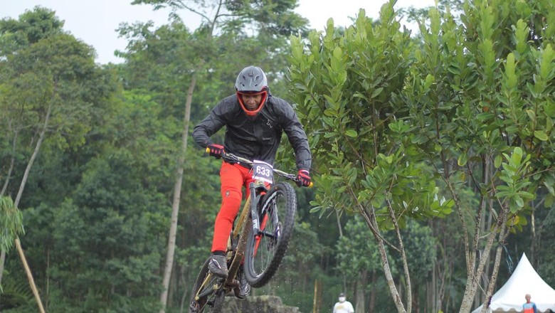 Gelaran Balap Sepeda Downhill Individu terasCAF memasuki seri 2 yang akan berlangsung pada 26 - 29 Mei 2022. Ratusan pesepeda akan mengikuti lomba balap sepeda yang diadakan di Trek Bukit Klangon, Lereng Merapi, Sleman, DI Yogyakarta ini.