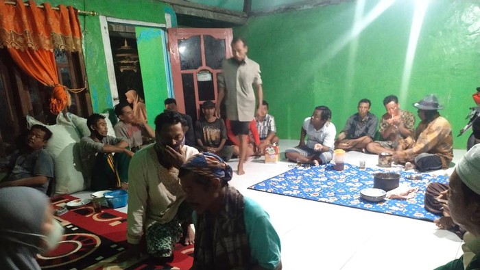 Belasan nelayan yang terdampar di Pesisir Demak, Kamis (26/5/2022)