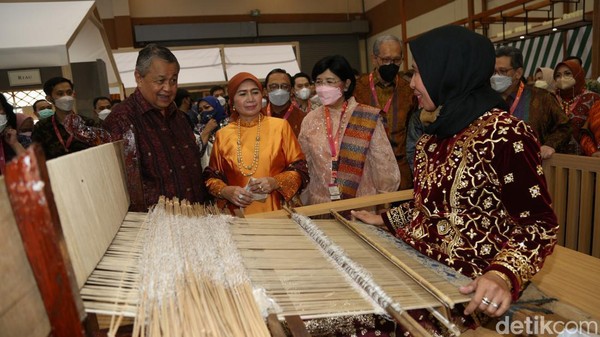 Menteri Sandiaga dan Gubernur BI Hadiri Pembukaan Pameran UMKM di JCC