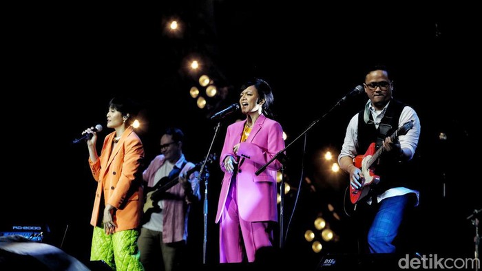 Brian Kresna Putro tampil di panggung Java Jazz 2022. Bukan dengan Sheila On 7 melainkan dengan band bernama Susu. Penasaran?