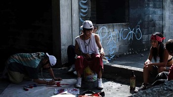 Budaya cholombianos dipaksa menghilang dari Monterrey setelah 2010 karena tuduhan terlibat kejahatan terorganisir selama kerusuhan besar kepresidenan Calderon di akhir 2000-an dan awal 2010-an. Foto: Netflix