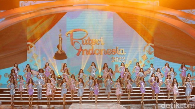 Sebagai informasi, Miss Universe 2021 Harnaaz Sandhu tiba di Indonesia, Rabu (25/5/2022). Begitu juga 1st Runner Up Miss Supranational 2021 Karla Guilfu Acevedo dan Miss International 2019 Sireethorn Leearamwat. Ketiga ratu kecantikan internasional ini akan menyambut pemenang Puteri Indonesia 2022.