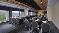 Grand Aston Puncak dilengkapi dengan sembilan ruang meeting yang luas dan serbaguna, termasuk Cendana Ballroom seluas 275 meter persegi.