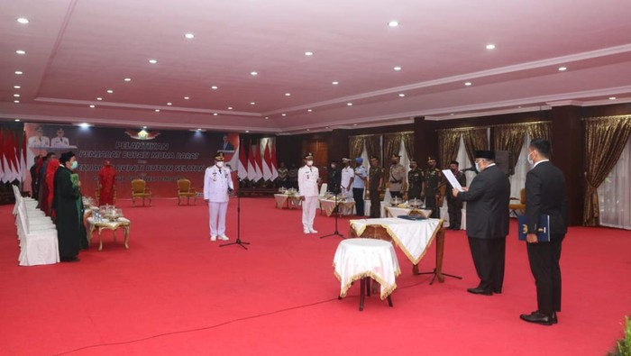 Gubernur Sultra Ali Mazi melantik Pj Bupati Muna Barat dan Buton Selatan.