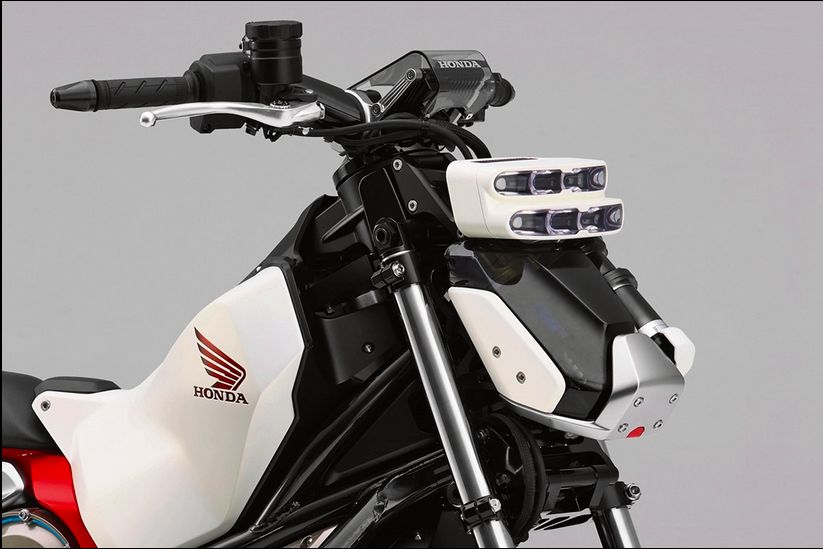 Honda Riding Assist and Riding Assist-e concept, motor konsep yang mampu menyeimbangkan diri sendiri.