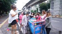 Saat ini ia memiliki program acara The Hotman yang tayang di Trans TV. Dalam program tersebut, Hotman Paris kerap ditantang bertukar nasib menjadi penjual makanan. Foto: YouTube Trans TV / Instagram Hotman Paris