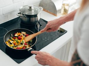 Memasak di Rumah Bisa Turunkan Risiko Hipertensi, Ini Penjelasannya