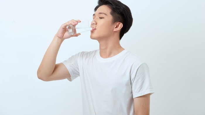 Ilustrasi Minum Air Putih