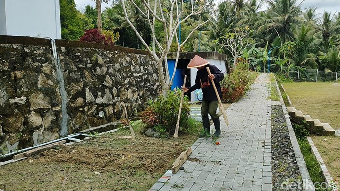 Ini Liang Lahat untuk Pemakaman Buya Syafii Buya Syafii Maarif meninggal dunia pagi tadi. Mantan Ketua PP Muhammadiyah itu akan dimakamkan di Taman Makam Husnul Khotimah Muhammadiyah, Kulon Progo, DIY.