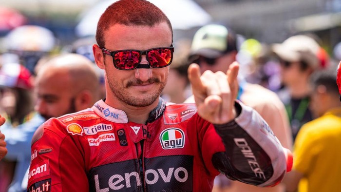 JEREZ DE LA FRONTERA, SPAIN - MAY 01: Jack Miller of Australia and Ducati Lenovo Team greets at the starting grid during the race of the MotoGP Gran Premio Red Bull de España at Circuito de Jerez on May 01, 2022 in Jerez de la Frontera, Spain. (Photo by Steve Wobser/Getty Images)