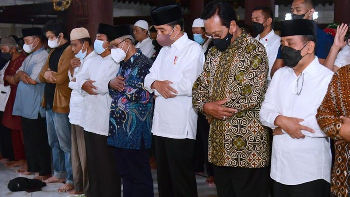 Jokowi di Masjid Gede Kauman Yogyakarta