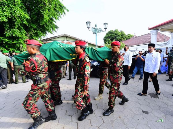 Jokowi Lepas Jenazah Buya Syafii