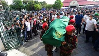 Sejumlah tokoh dan pejabat hadir dalam pelepasan  almarhum Buya Syafii Maarif di Masjid Gede Kauman.