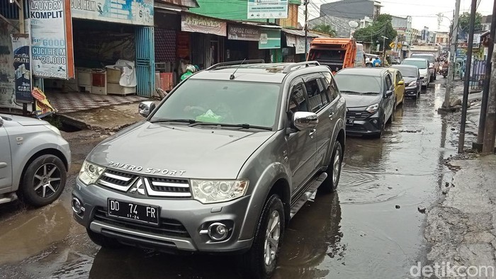 Kemacetan di Jalan Antang Raya kerap terjadi saat jam pulang kerja.