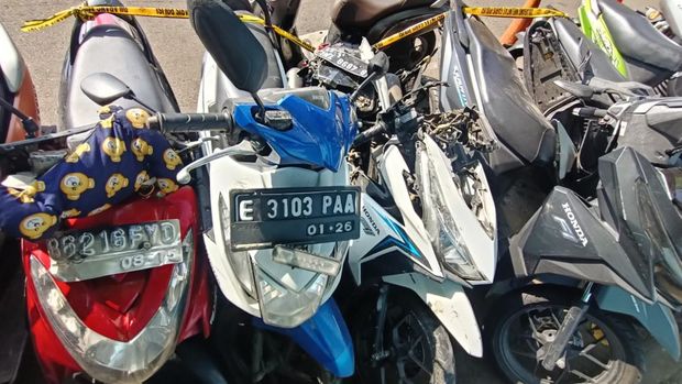 Kendaraan terlibat kecelakaan beruntun di depan Menara Saidah, Jaksel, masih diamankan polisi