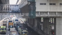 Depo LRT ini bersisian dengan Tol Japek. 
