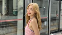 Love Pattranite memamerkan gaya terbaru rambutnya di Instagram saat merayakan ulang tahunnya beberapa waktu lalu. (Foto: dok. Instagram @loverrukk) 