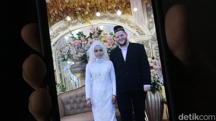 mahasiswi jombang menikah dengan bule AS
