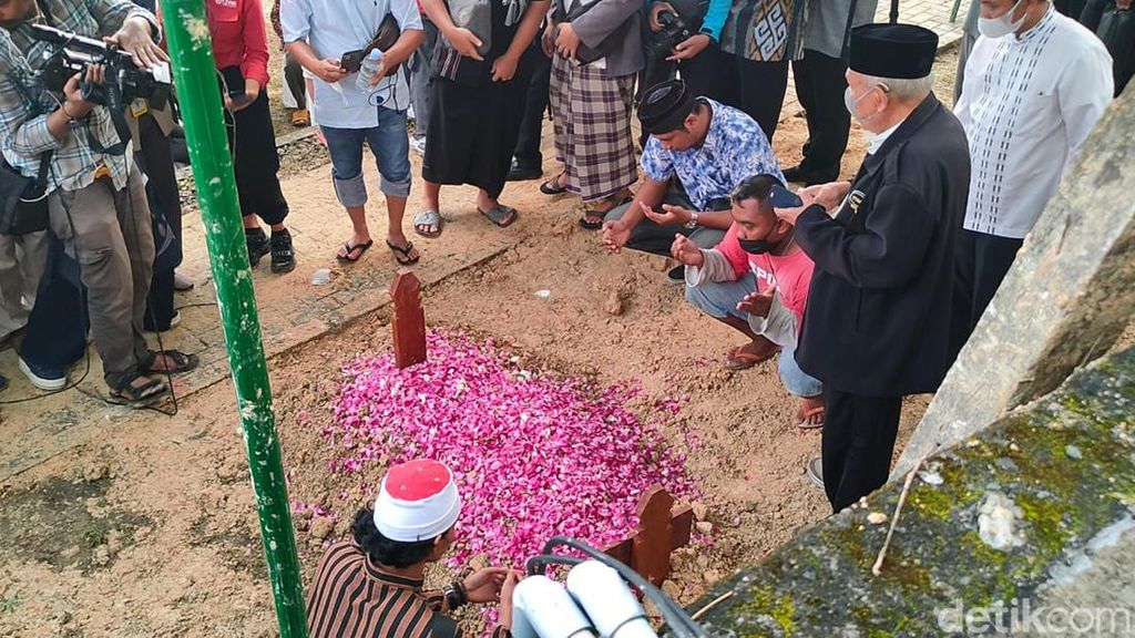Suasana Duka Selimuti Proses Pemakaman Buya Syafii di Kulon Progo