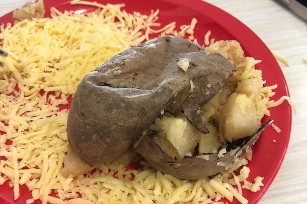 Ortu Murid Ini Ngeluh karena Makanan di Kantin Sekolah Mirip Muntah!