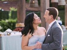 Mesra Banget, Zuckerberg Ulang Momen Pernikahan dengan Istri