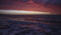 Senja kemerahan di Donver, Inggris, seakan membelah langit. (Dan Kitwood/Getty Images).