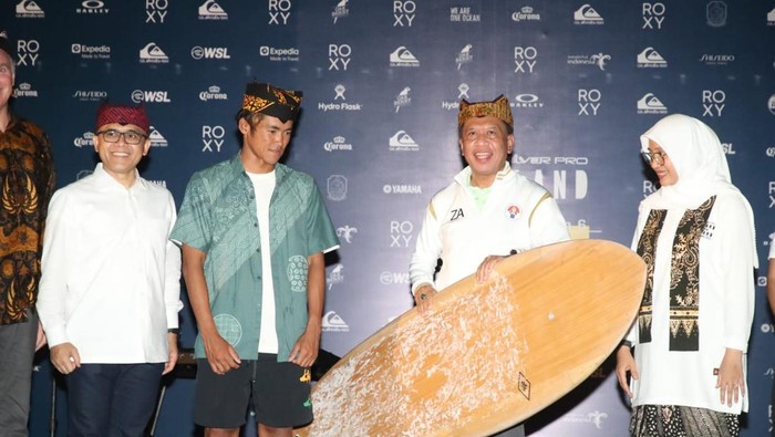 Menpora Zainudin Amali buka Liga Selancar Dunia (World Surf League)