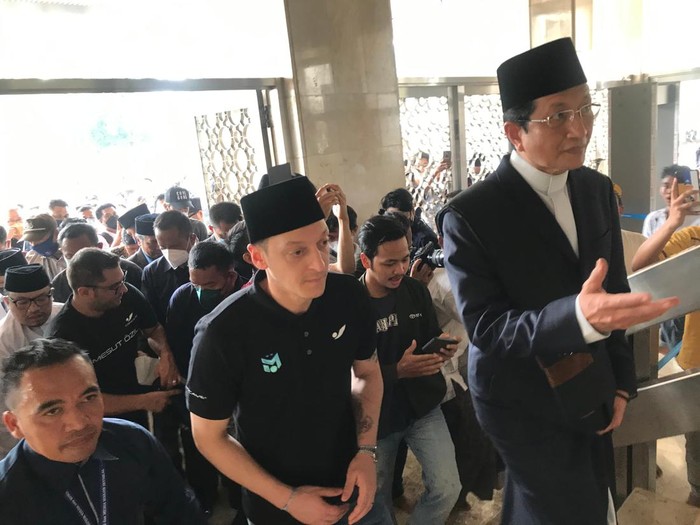 Mesut Ozil Tiba di Istiqlal untuk Salat Jumat