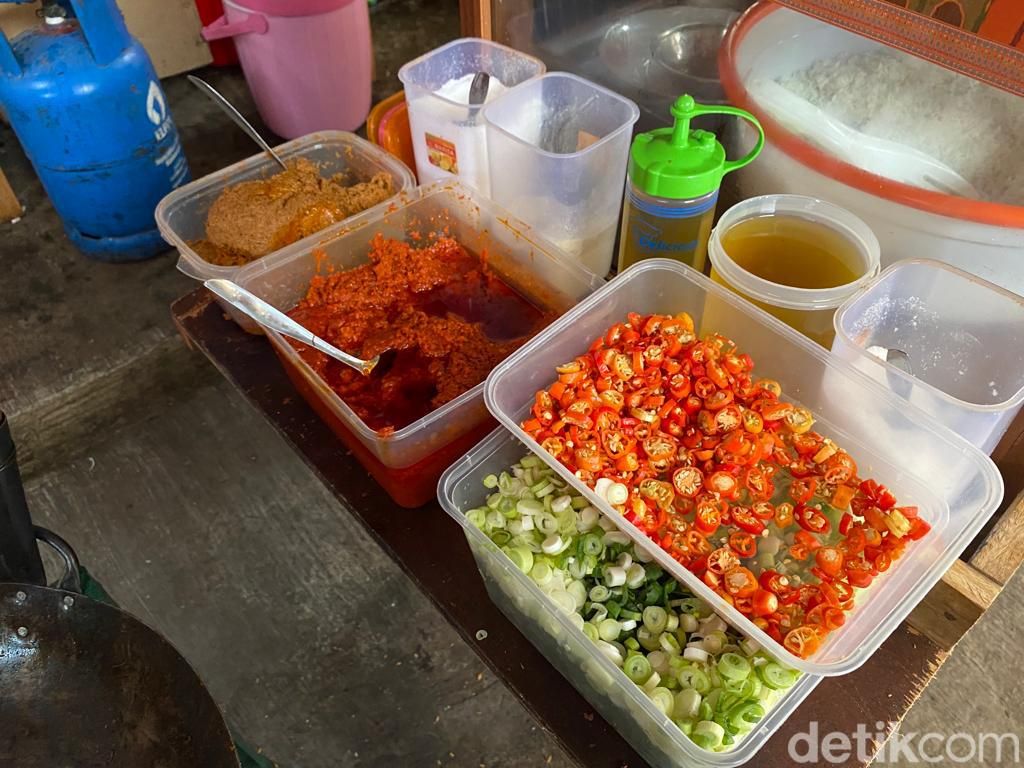 Nasi Goreng Upiak : Lama Bana! Cicip Nasi Goreng Rendang dan Balado Minang yang Berempah