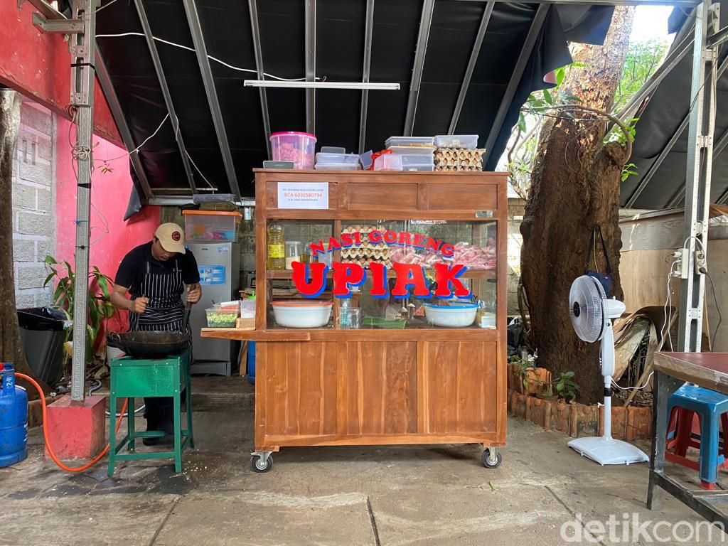 Nasi Goreng Upiak : Lama Bana! Cicip Nasi Goreng Rendang dan Balado Minang yang Berempah