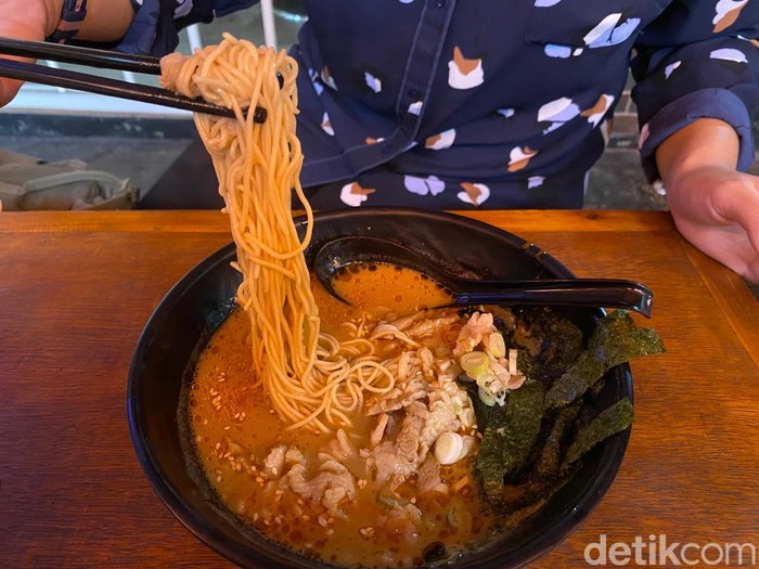 Oishii! 'Hidden Gem' di SCBD Ini Punya Ramen Topping Smoked Beef dan Butter