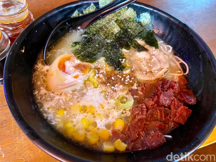Oishii! Hidden Gem di SCBD Ini Punya Ramen Topping Smoked Beef dan Butter